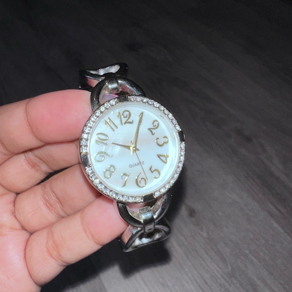 Silver Classic Analog Watch with Linked Bracelet